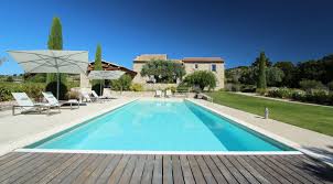 Superbe Mas Provencal Entoure De Vignes Avec 5 Chambres 5 Salles De Bain Un Superbe Jardin Paysage Et Une Grande Pi Piscine Chauffee Piscine Grandes Piscines