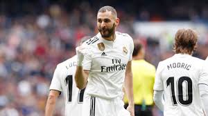 وتضم القائمة 26 لاعبا هم Ø±ÙŠØ§Ù„ Ù…Ø¯Ø±ÙŠØ¯ ÙŠØ±ÙŠØ¯ Ø§Ù„Ø§Ø­ØªÙØ§Ø¸ Ø¨Ù€ ÙƒØ±ÙŠÙ… Ø¨Ù†Ø²ÙŠÙ…Ø§ Ù„ÙØªØ±Ø© Ø·ÙˆÙŠÙ„Ø© Ø¯Ù†ÙŠØ§ Ø§Ù„ÙˆØ·Ù†