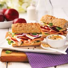 Sandwich Dinde Prunes Mache Et Brie Recette Avec Images Recettes De Cuisine Alimentation Sandwiches