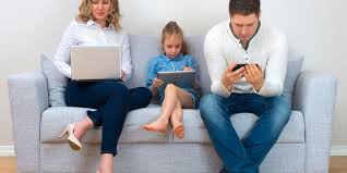 Peribahasa ini adalah di antara peribahasa peranan ibu bapa yang paling popular. Nomophobia Ketakutan Jika Tak Pegang Ponsel Seperti Apa Tandanya Halaman All Kompas Com