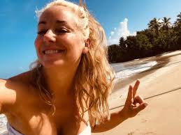 Depuis des années je voyage avec mes deux garçons et même si ça comporte  son lot de défis, j'adore tous ces moments précieux avec eux. Il  vieillissent et bientôt ils ne voudront