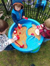 From grabbing to tugging, sensory activities improve your toddler's senses and fine and gross motor skills. Sensory Ftw What Sensory Activities Do You Do With Kids Agree 18 Months 4 Years Mommit