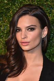Emily ratajkowski is instantly recognizable by her freckles, pouty lips, and long, brown hair. 7 Inspiring Emily Ratajkowski Rich Brunette Color Long Gorgeous Styles