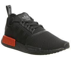 These provide support to the shoe's boost cushioning and add structure and stability where there otherwise isn't any. Adidas Nmd R1 Trainers Core Black Lush Red Sneaker Herren
