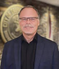 Fairbanks North Star Borough staff members will receive a $2,500 retention  bonus after the Borough Assembly approved an ordinance Thursday night  advocating for the financial boost. Borough Mayor Bryce Ward, along with