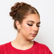 Stage One Grads-Where are they now? Featuring: Keli Perry @hairbykelip Say  hey to Keli Perry! We're SO excited to welcome Keli to the Avenue Studio +  Spa fam! She specializes in lived-in