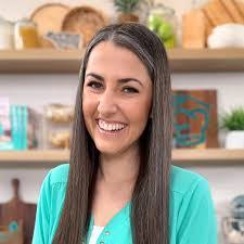 Lisa Farley's Instagram, Twitter & Facebook