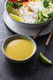 Asiatische Nudel Bowl Mit Gelber Currysauce Veggie Jam Rezept Currysauce Currysauce Rezept Asiatische Rezepte