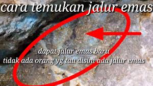 Untuk mengetahui tanah yang mengandungi emas, suatu ketika dahulu, pernah terjadi seorang lelaki yang berusaha mencari emas di sebuah terowong menemui ajalnya apabila terowong tersebut runtuh. Download Jalur Emas Mp4 Mp3 Gidiportal Netnaija Fzmovies