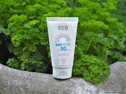 Große auswahl an sonnencreme mit hohem sonnenschutz faktor für den urlaub und die freizeit. Eco Cosmetics Sensitive Sonnenmilch Lsf 50