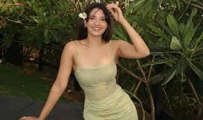 Juhi Bhatt youtube