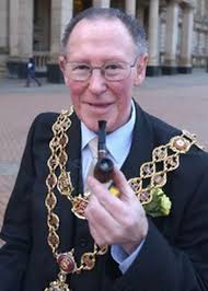 Touching tributes paid to ex lord mayor Mike Nangle