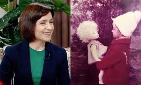 Video momentul in care tanara de etnie roma este lovita de un angajat carrefour. Fotografii NemaivÄƒzute Cu Maia Sandu Cum ArÄƒta Lidera Pas In CopilÄƒrie Foto Ea Md