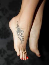 What this tattoo perfectly demonstrates is that you don't need colour on a floral design to create a truly stunning finish. 27 Small And Cute Foot Tattoo Ideas For Women Styleoholic