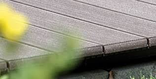 Die robusten dielen mit vollprofil sind stark belastbar, nehmen kaum wasser auf und sind formstabil. Massivdiele Wpc Terrassendielen Gunstig Kaufen Benz24