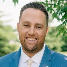 Julia Batson's Instagram, Twitter & Facebook