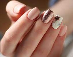 Uñas decoradas en rojo y dorado. Unas Decoradas Que Combinan Con Un Vestidos Color Rojo