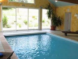 Piscine Couverte Et Chauffee Services De Hotel Le Bout Du Monde Hotel Restaurant Spa St Flour Cantal Auvergne Saint Georges