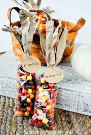 Place cards aren't just for weddings and big, fancy dinner parties. 19 Diy Thanksgiving Place Cards Easy Place Card Ideas