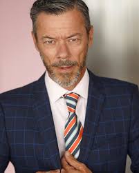 Lee Grisham's Instagram, Twitter & Facebook