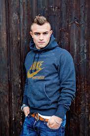 One of the popular professional football player is named as xherdan shaqiri who plays for liverpool fc and swiss national team. Xherdan Shaqiri Eine Begegnung Mit Dem Besten Fussballspieler Der Schweiz Annabelle