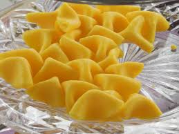 It is a cake made with eggs and hot aired in sugar water. Kuih Mas Sejemput Wikipedia Bahasa Melayu Ensiklopedia Bebas