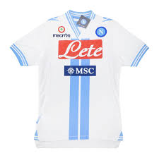 Du kannst entscheiden, ob du deinen lieblingsspieler oder einfach deinen eigenen namen oder spitznamen mit nummer auf dem rücken haben willst. Ssc Napoli 2012 13 Drittes Trikot