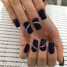 Aplicó un poco de cristales pare. Black Nail Designs With Glitter To Brighten Your Day Black Nail Black Nail Designs Glitter Black Nail Designs Black Nails With Glitter Nail Designs Glitter