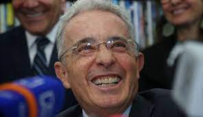 Sus seguidores dicen que salvó al país de caer en manos de las guerrillas, y sus detractores. Alvaro Uribe Velez El Matarife De Colombia By Mision Verdad Medium