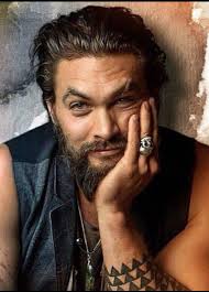 I like him with his little beard I can see his lips clearly 😍