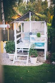 16 Fabulous Backyard Playhouses Sure To Delight Your Kids Balkon Gestalten Hintergarten Hinterhofideen
