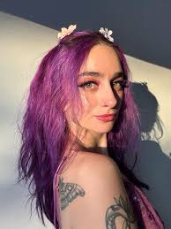 can we please bring back mirror pics 🖤