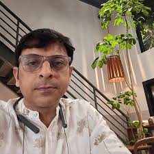 Daksha Seth was bringing her troupe to Mumbai after a while..so one had to  be there..to enjoy her inique visualisation & craft of contemporary  dance..a coincidence that the performance was at Jamshed