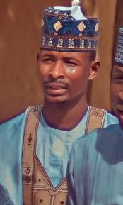 In dai kai ɗan kasuwa ne a cikin birni, kana jiran kwastomominka daga  karkara, su zo da kaka domin cinikayya da kai, to kai ma tsadar taki da  sauran kayan noma zai