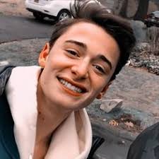 Lauri White🦋 (laurawhite1311)