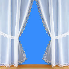 Parcourez notre sélection de voilages : Voilages Style Rideaux Bonne Femme Avec Une Finition En Macrame