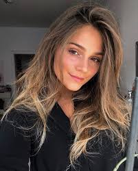 Pin By Anyuta On Beautiful Faces Hair Styles College Girl Hair Messy Hairstyles