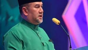 Le sultan muhammad v à l'occasion de son intronisation roi de malaisie. Sultan Muhammad V Regrets His Personal Mistake Caused Controversy In Social Media