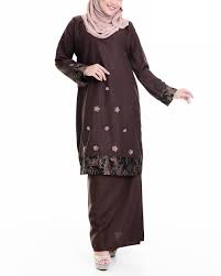 Pening dan rambang mata juga bila nak pilih lambakan baju raya yang pelbagai fesyen dan warna di pasaran. Best Gene Martino Mazika Kurung Traditional Set Sedondon Price Reviews In Malaysia 2021