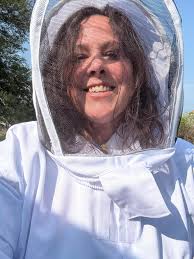 Got stung in my face today and it swelled up right away; 1 eye closed now.  Last time I was stung; in my hand; it was only swollen the next day but