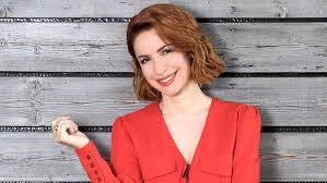 Successivamente conduce su sky canale 109 il magazine vetrina e top of vj. Andrea Delogu Capisco Al Volo I Millennials E Faccio Breccia Negli Adulti Ma Il Cuore E Per I Supereroi La Stampa
