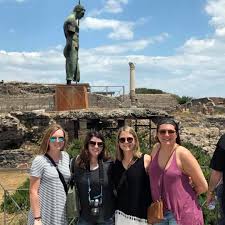 What Better Way To Practice Your Italian Skills Than By Hopping On The First Flight To Rome These Students Parti Flights To Rome Roanoke College Pompeii Ruins