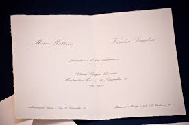 Partecipazioni / inviti di nozze. Partecipazione Di Matrimonio Martina Partecipazione In Carta A Mano Formato Libro Taglio Filo Acqua Iniziali A Secco Su Richiesta Buste Comprese