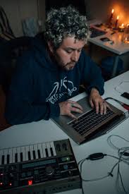 Oficialmente, el reino de dinamarca (en danés, kongeriget danmark, danmarks rige). Exploring Immigrant Identity Through Music With Swedish Chilean Dj Cristian Dinamarca Friends Of Friends Freunde Von Freunden