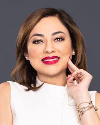 Elsa Roman's Instagram, Twitter & Facebook