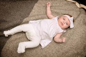 Mimpi melahirkan anak kembar menurut primbon jawa. 7 Arti Mimpi Melahirkan Anak Perempuan Dan Laki Laki
