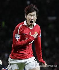 일부 팬들은 기이하고 혐오스럽다는 반응을 보였다. ë°•ì§€ì„± ìš¸ë²„í–„íŠ¼ ê³¨ ê´€ì¤'ì„ ì˜ìƒ