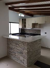 Las uñas con piedras plateadas y accesorios plata son otro de los populares, resaltan muy bien con los tonos oscuros y dan ese toque llamativo a nuestras uñas. Cocinas Con Piedra 20 Ideas Espectaculares Homify