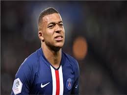 كيليان مبابي لوتين، لاعب كرة قدم فرنسي يلعب في نادي باريس سان جيرمان ومنتخب فرنسا، من مواليد 20 ديسمبر 1998. Ø§Ø®ØªØ¨Ø§Ø± Ø·Ø¨ÙŠ Ù„Ù€ ÙƒÙŠÙ„ÙŠØ§Ù† Ù…Ø¨Ø§Ø¨ÙŠ Ù„ØªØ­Ø¯ÙŠØ¯ Ø¥ØµØ§Ø¨ØªÙ‡ Ø¨ÙÙŠØ±ÙˆØ³ ÙƒÙˆØ±ÙˆÙ†Ø§ Ø¨ÙˆØ§Ø¨Ø© Ø£Ø®Ø¨Ø§Ø± Ø§Ù„ÙŠÙˆÙ… Ø§Ù„Ø¥Ù„ÙƒØªØ±ÙˆÙ†ÙŠØ©