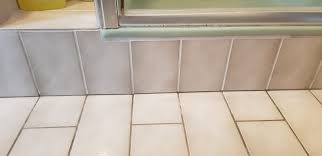 Wenn sie die farbe gut getroffen haben, ist das loch optisch fast verschwunden. Fliesenreparatur Die Fliesenecke Professionelle Fliesenverlegung Am Niederrhein